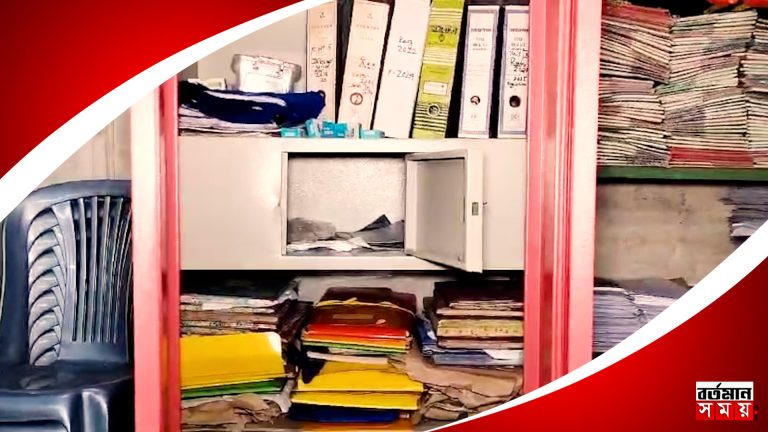 নরেন্দ্রপুরর একটি স্কুলের আলমারির তালা ভেঙে দুঃসাহসিক চুরি।