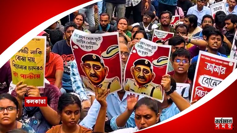 ‘১০ মিনিটের মধ্যে পুলিশ কমিশনারকে হাজির হতে হবে’,লালবাজারে অবস্থানে জুনিয়র চিকিৎসকরা।