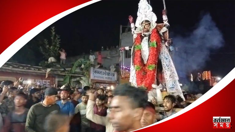 মালদার চাঁচলের ৩৫০ বছরের রীতি কালী দৌড় প্রতিযোগিতাকে আজও জনপ্রিয়