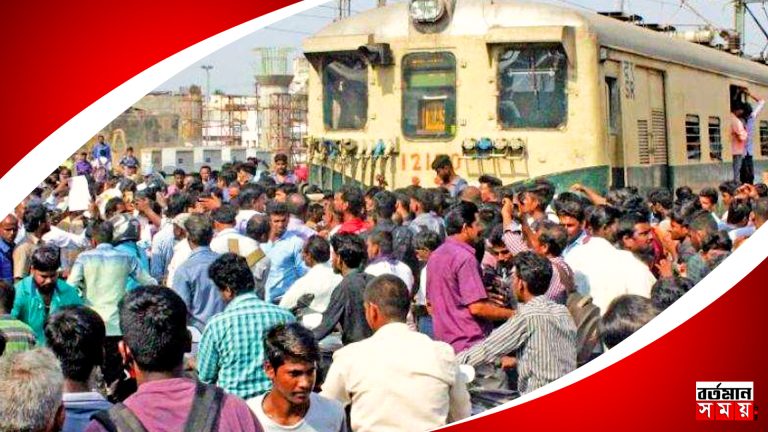 শিয়ালদা-বনগাঁ শাখায় রেল অবরোধ, চরম দুর্ভোগে যাত্রীরা।