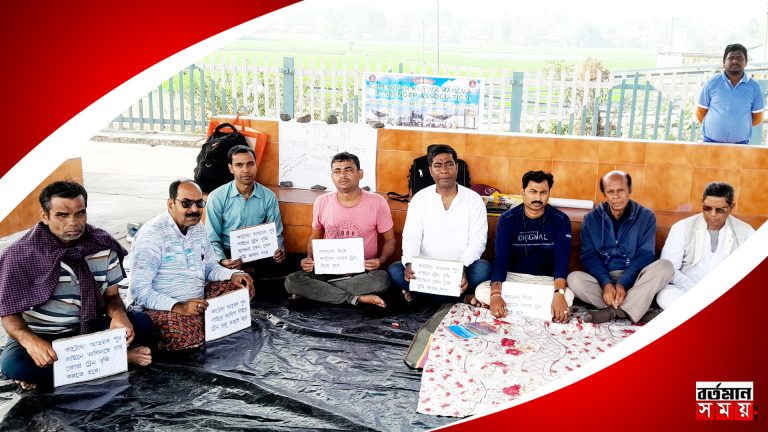 কাটোয়া-আহমদপুর রেল রুটে ট্রেন বৃদ্ধির দাবি, ১২ঘন্টা অনশনে আন্দোলনকারীরা।