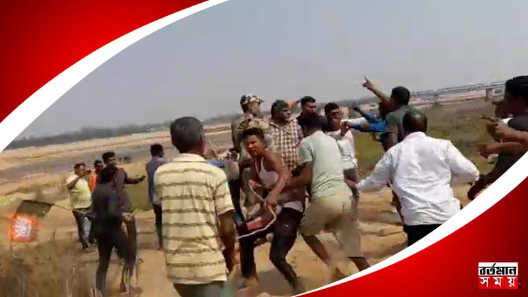 পাণ্ডবেশ্বর এর প্রাক্তন বিধায়ক কে ঘিরে তুমুল বিক্ষোভ