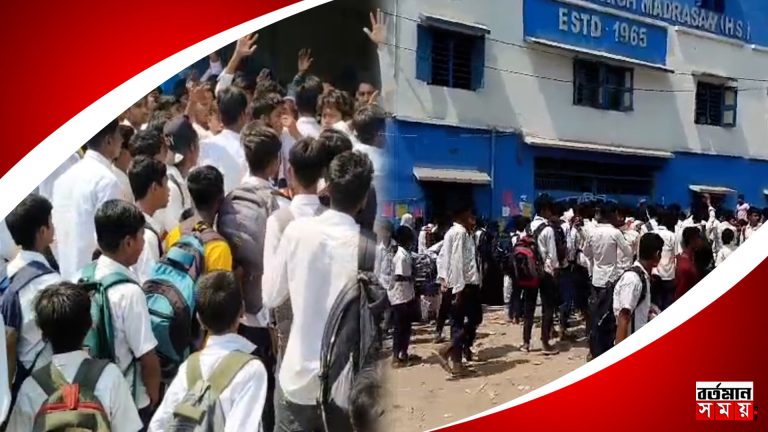 প্রধান শিক্ষকের বিরুদ্ধে দুর্নীতির অভিযোগে বিক্ষোভ ও রাস্তা অবরোধ !