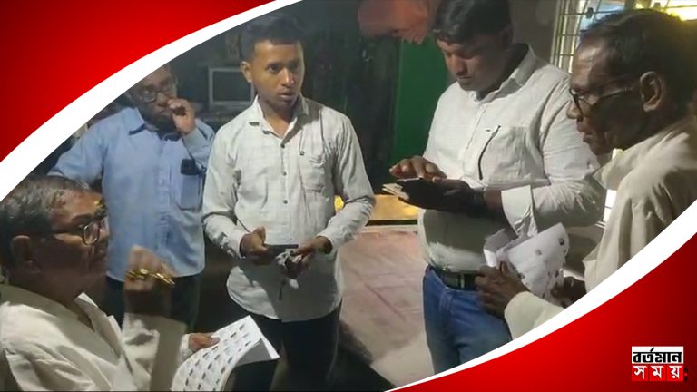 ভুয়া ভোটারের সন্ধানে বাড়ি বাড়ি ভোটার লিস্ট নিয়ে স্কুটিনি সুন্দরবন উন্নয়ন মন্ত্রীর।