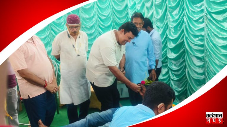 কাঁচরাপাড়ায় রক্তদান অনুষ্ঠানে সুবোধ অধিকারী, জানালেন অভিনন্দন।