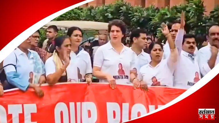 ‘124 Not Out’ লেখা টি-শার্ট পরে প্রতিবাদ, সংসদ চত্বরে বিক্ষোভ বিরোধীদের!